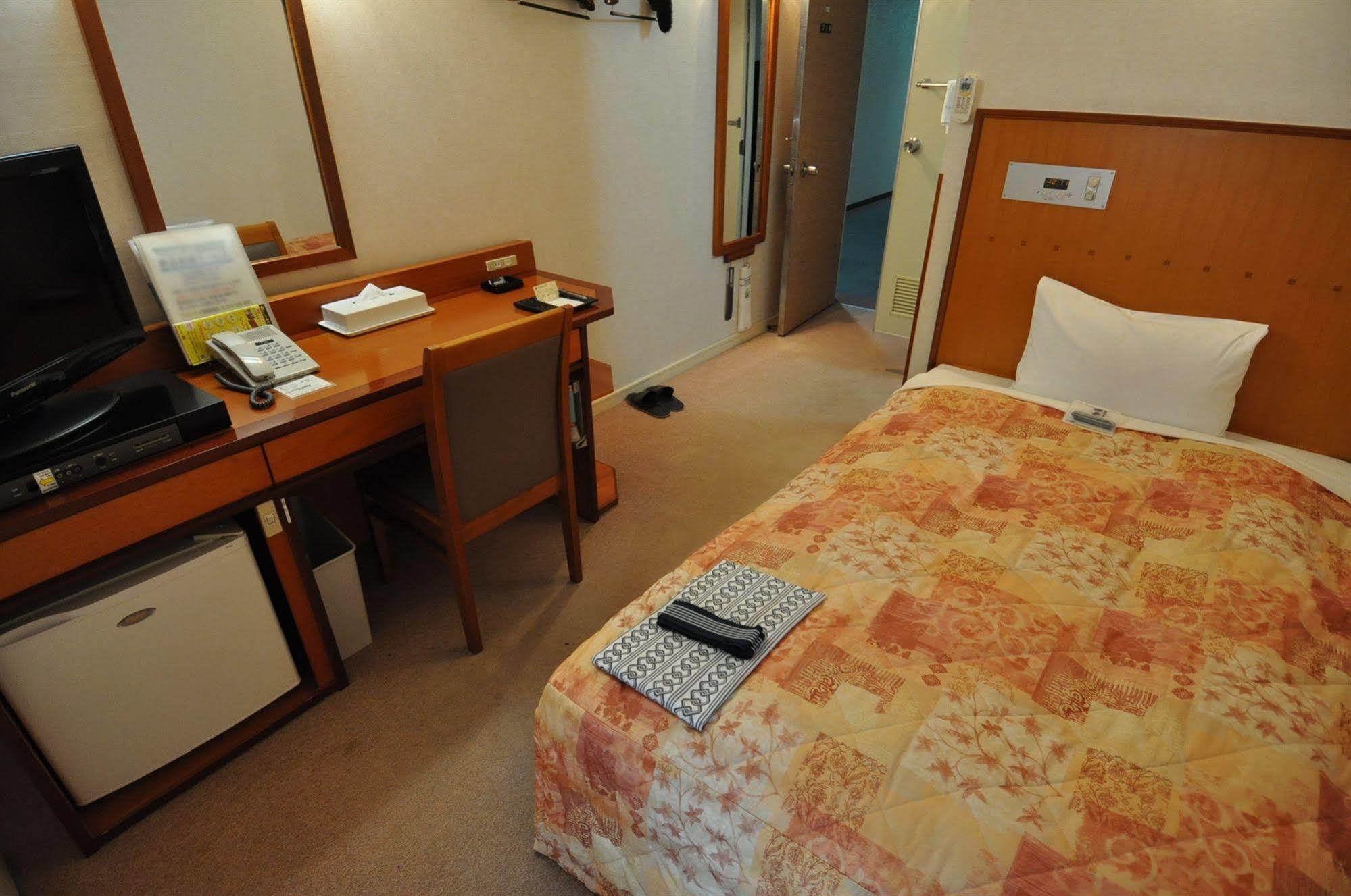 Hotel Himeji Plaza Bagian luar foto